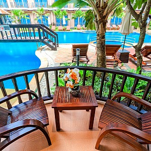 Grand Deluxe Pool Access