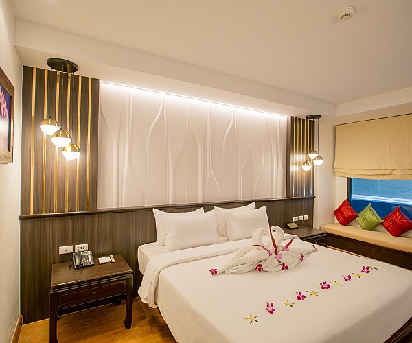 Deluxe Outdoor Jacuzzi