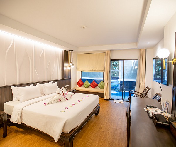 Deluxe Outdoor Jacuzzi