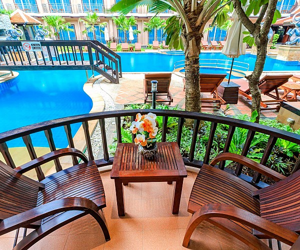 Grand Deluxe Pool Access