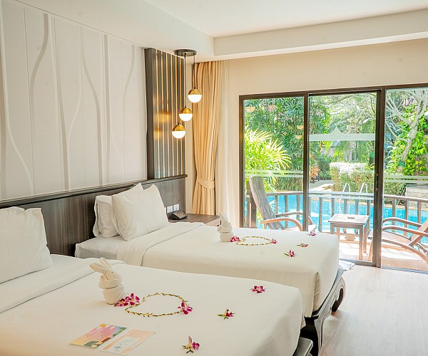 Grand Deluxe Pool Access