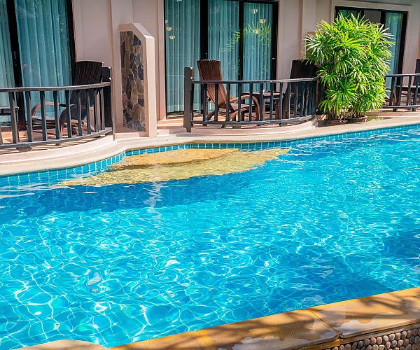 Grand Deluxe Pool Access