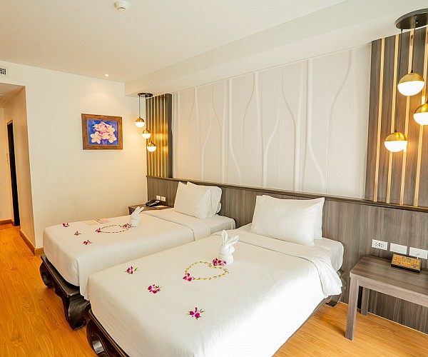 Grand Deluxe Pool Access