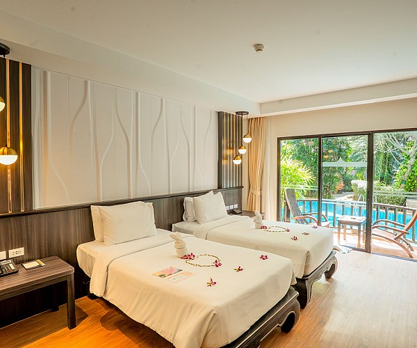 Grand Deluxe Pool Access