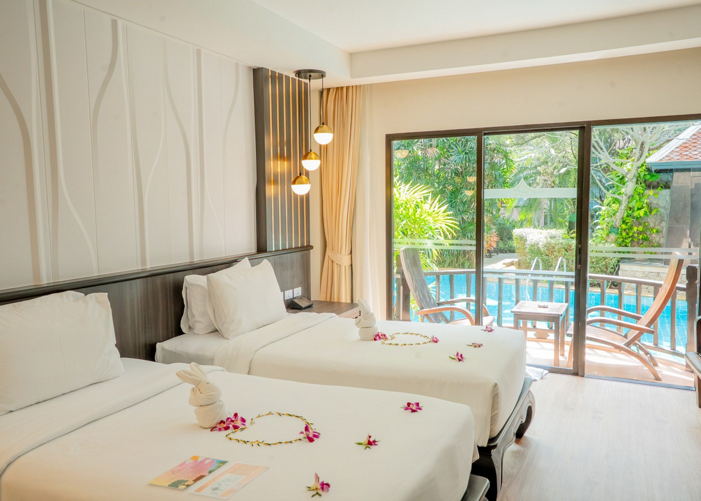 Grand Deluxe Pool Access