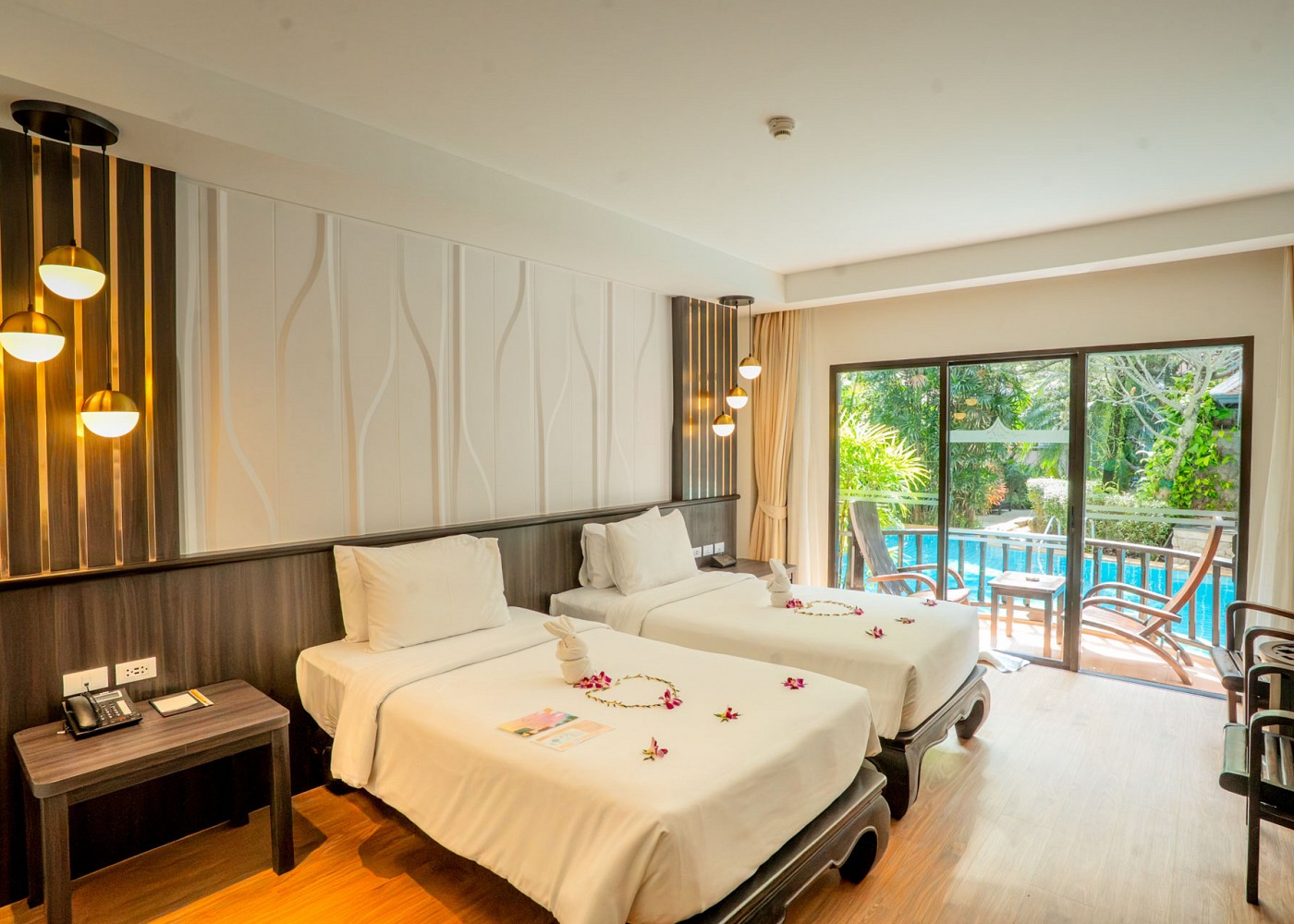 Grand Deluxe Pool Access