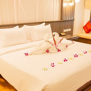 Deluxe Outdoor Jacuzzi