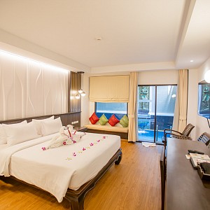 Deluxe Outdoor Jacuzzi