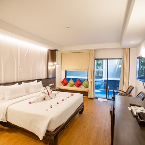 Deluxe Outdoor Jacuzzi