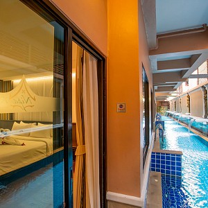 Deluxe Outdoor Jacuzzi