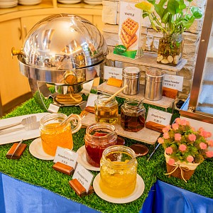 Restaurant & Pool Bar