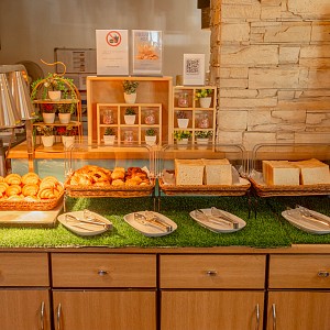 Restaurant & Pool Bar