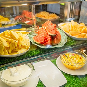 Restaurant & Pool Bar