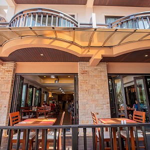 Restaurant & Pool Bar